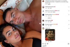 开云下载-C罗晒与乔治娜、女儿、妈妈、姐姐合照：被女强人包围，节日快乐