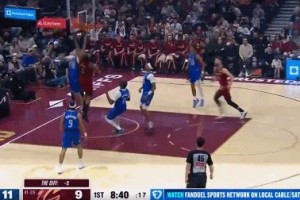 kaiyun-拿到首分！哈登一条龙突破上篮&amp;弗拉格补防打手 可惜加罚没进！